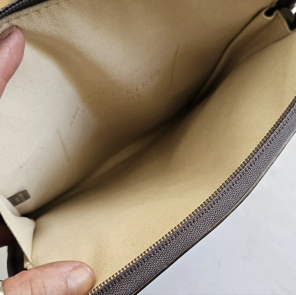 Michael Kors Tablet-IPad Case Zip Around 7